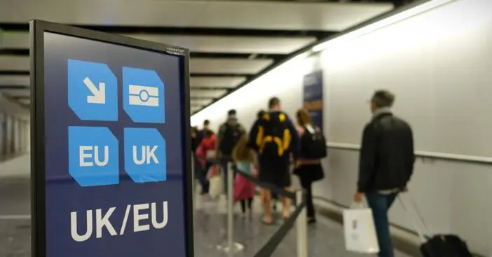 Hamarosan már az EU állampolgárok is csak belépési engedéllyel jöhetnek majd Nagy-Britanniába 3