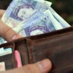Emberek milliói kapják meg a mai naptól kezdődően a következő több száz fontos támogatást Nagy-Britanniában
