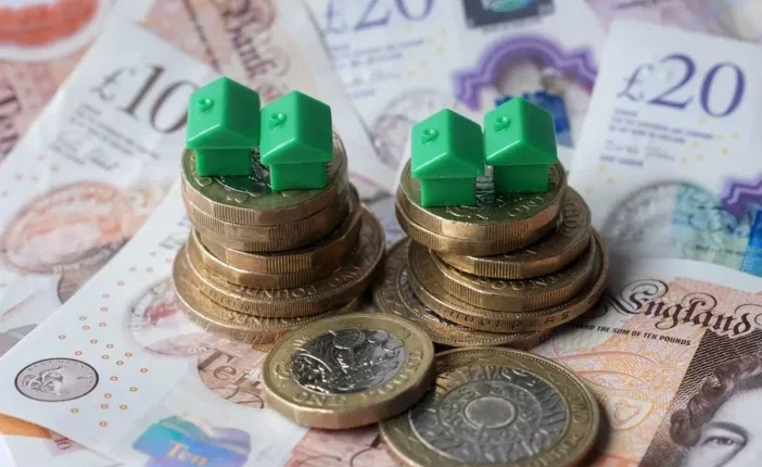 Történelmi fordulat az albérlet árak terén: először csökkentek a lakbérek Nagy-Britanniában