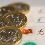  Újra növekedésnek indult a brit gazdaság, rekordsebességgel emelkedtek a bérek