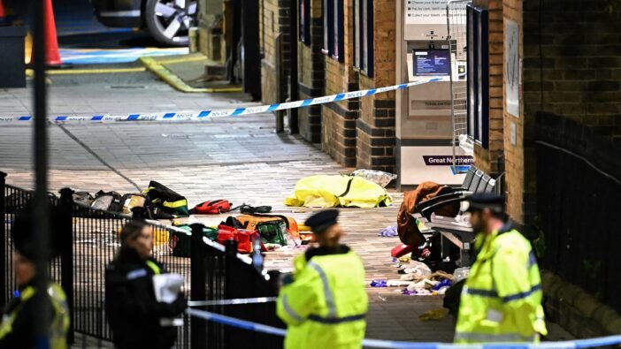 Vérfürdő a London felé tartó vonaton – kilenc ember szenvedett életveszélyes sérüléseket a brutális késes támadás során