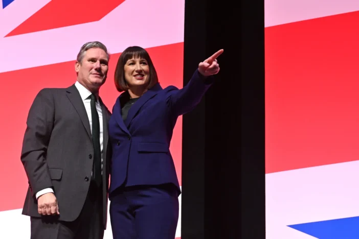 Nagy-Britannia a "lehető legrosszabb forgatókönyv felé halad" - súlyossá válhat a helyzet az országban a költségvetés miatt Nagy-Britannia a "lehető legrosszabb forgatókönyv felé halad" - súlyossá válhat a helyzet az országban a költségvetés miatt