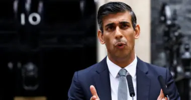 Nagyszerű hír, a brit gazdaság elkerüli a recessziót, sőt 2 éve nem növekedett ilyen gyorsan