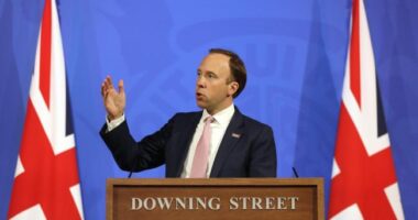 Az indiai variáns 40%-kal fertőzőbb: mi lesz így a korlátozásokkal?