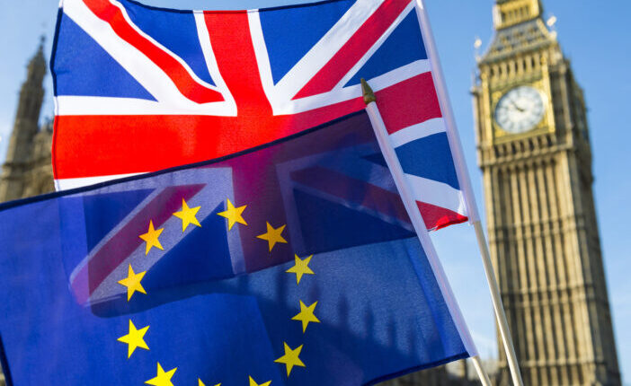 Melyik párt kínálja a legjobb feltételeket az EU bevándorlók számára az Egyesült Királyságban a választási programjában? 1