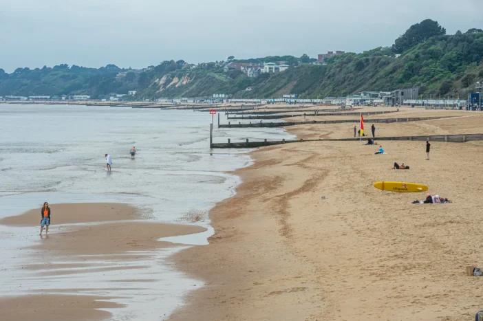 Fiatal nőt késeltek halálra a tengerparton Angliában 4