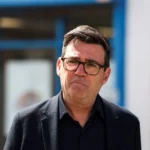 Andy Burnhamet az EU-val való együttműködésre szólítják fel: új terv a kis csónakos átkelések megfékezésére
