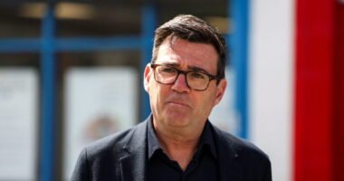 Andy Burnhamet az EU-val való együttműködésre szólítják fel: új terv a kis csónakos átkelések megfékezésére