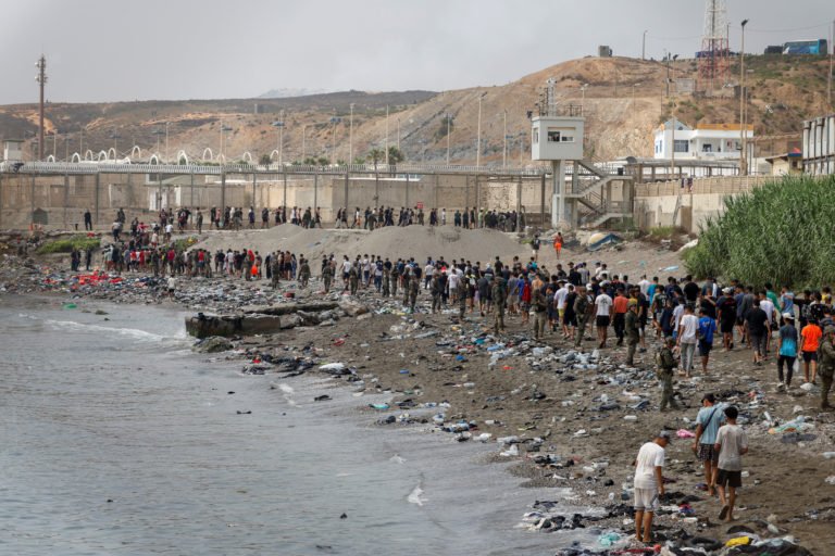 Migránsválság Ceutában: 60 ezer ember érkezett egyszerre - mi várható, és elérhetik-e Európát és az Egyesült Királyságot