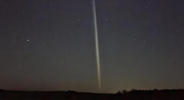 Misztikus fényoszlop volt látható az Egyesült Királyság egén – sokan látták, senki sem tudta, mi az