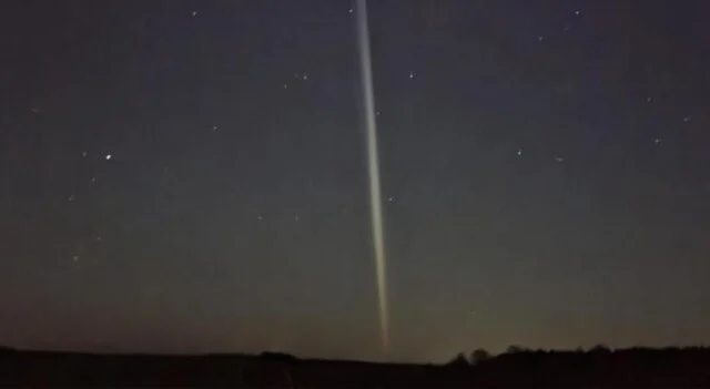 Misztikus fényoszlop volt látható az Egyesült Királyság egén – sokan látták, senki sem tudta, mi az