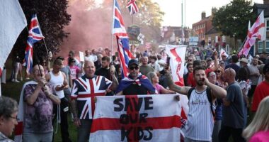 Tömeges zavargások alakulhatnak ki Nagy-Britanniában a migránshotel kapcsán hozott döntés miatt