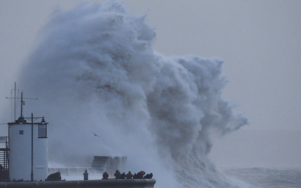 Az Eleanor vihar elérte Nagy-Britanniát 110 km/h erejű széllökésekkel: országszerte károkat okoz 3