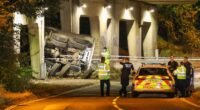 Halálos baleset Angliában: kamion zuhant le egy hídról az M3-as autópályán Halálos baleset Angliában: kamion zuhant le egy hídról az M3-as autópályán