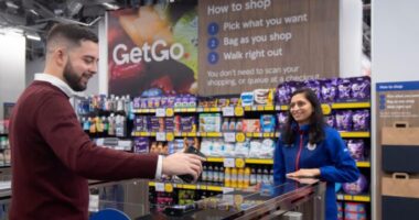Teljesen új „varázslatos” kasszákat vezet be a Tesco Nagy-Britanniában, amivel egy csomó időt spórol mindenki a vásárlásnál a szupermarketekben
