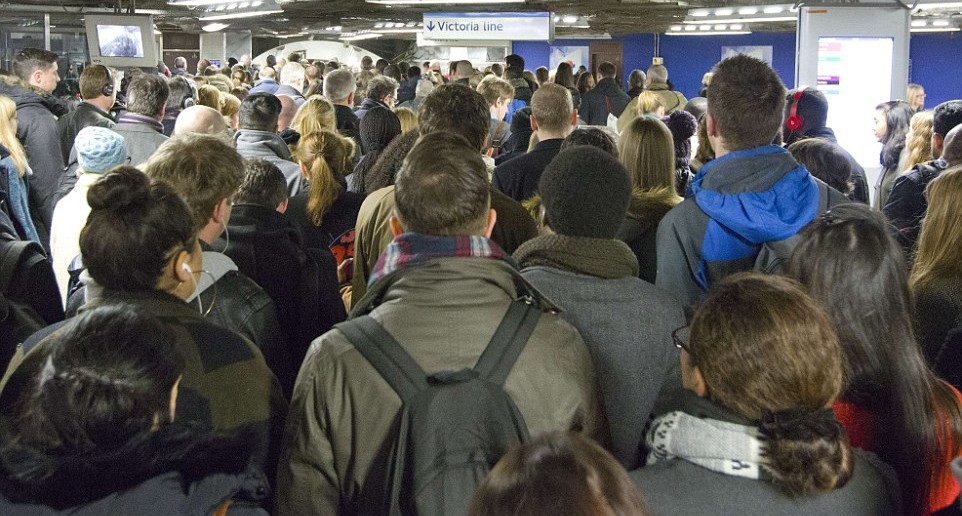 Victoria station... a helyzet nem igazán mondható... optimálisnak