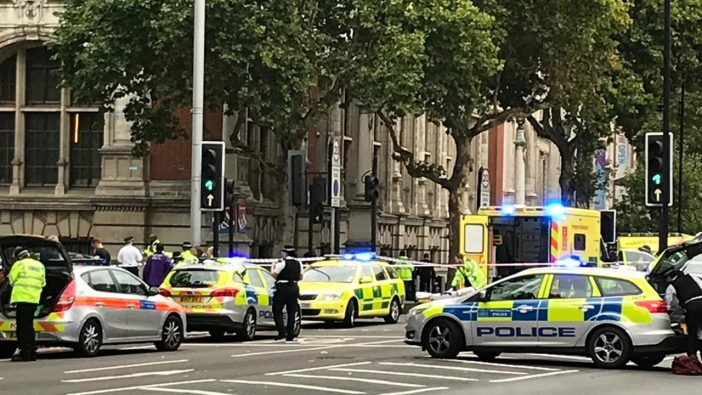 Járdára hajtott és 11 gyalogost ütött el egy autó London belvárosában 6