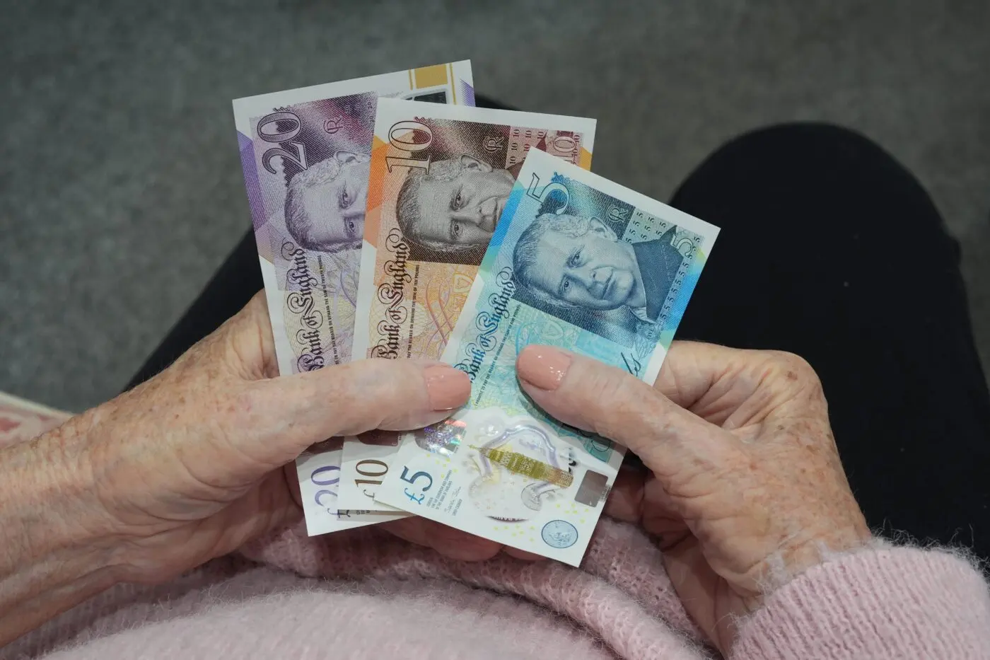 Szigorodnak a brit nyugdíj-kiegészítés szabályai: Mit jelent ez a hazaköltöző magyaroknak?