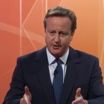 Élő adásban hozták kínos helyzetbe a brit miniszterelnököt, aki a nézők kérdéseire próbált válaszolni