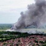 Súlyos tűzeset Angliában: Két tűzoltó és egy civil is életét vesztette a volt RAF bázison keletkezett tűzvészben