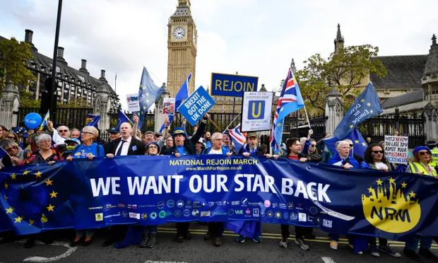 Ezrek vonultak az utcára Londonban és tüntettek, hogy Nagy-Britannia újra csatlakozzon az EU-hoz 3