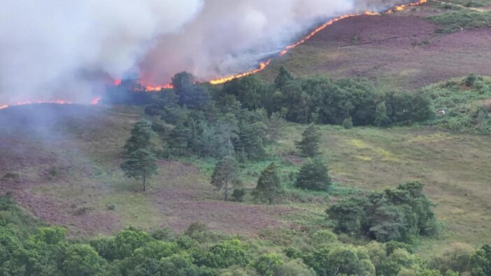 Hatalmas tűzvész pusztít Angliában, Dorsetben: Rendkívüli állapotot hirdettek Hatalmas tűzvész pusztít Angliában, Dorsetben: Rendkívüli állapotot hirdettek