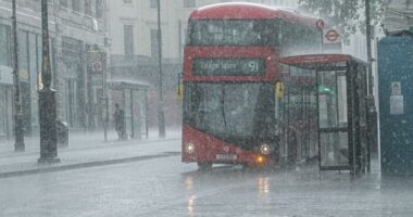 Hatalmas felhőszakadás és kisebb tornádók is voltak Angliában: a tegnapi vihar képekben