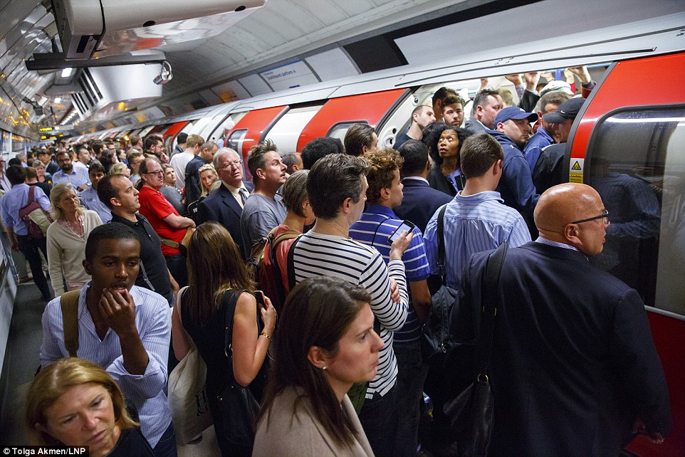 Szuper hír a londoni metró utasainak: hamarosan megoldódik az internet probléma 2