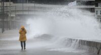 Hatalmas mennyiségű esőt és rendkívül erős széllökéseket hozhat Nagy-Britanniába a Kirk hurrikán - Met Office figyelmeztetés 2