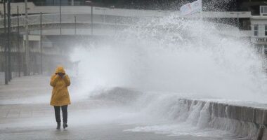 Hatalmas mennyiségű esőt és rendkívül erős széllökéseket hozhat Nagy-Britanniába a Kirk hurrikán - Met Office figyelmeztetés