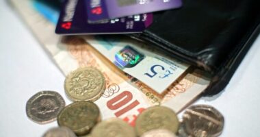 Közel 2 millióan kaphatnak 774 GBP-t visszamenőleg a Covid alatt történt mulasztás miatt Nagy-Britanniában