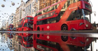 Miért pirosak a híres londoni emeletes buszok?