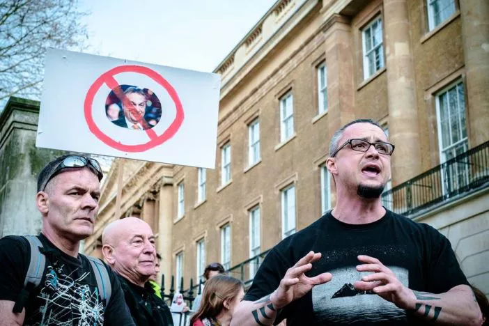 Ilyen volt a Londoni magyar tüntetés képekben: az angliai magyarság is utcára vonult