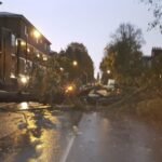 Hurrikán erejű vihar Londonban és Dél-Anglia több területén: fákat tépett ki és épületeket rongált meg az óriási erejű szél