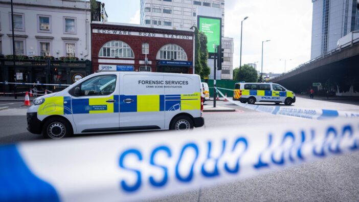 A nyílt utcán, az emberek szeme láttára késeltek halálra egy férfit London belvárosában 4