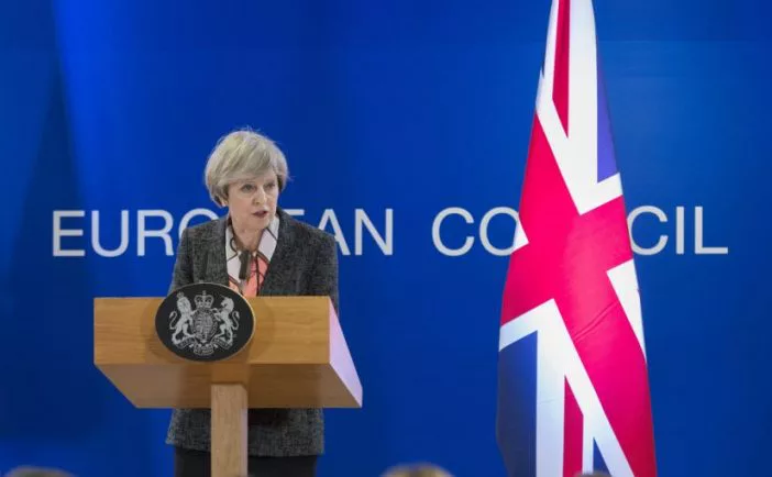 Ha a parlament elutasítja Theresa May Brexit megállapodását Brüsszellel, jöhet az új népszavazás 2