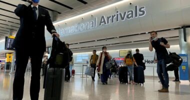 Az összes maradék Covid utazási korlátozás megszűnhet Angliában MINDENKINEK, ráadásul napokon belül