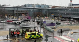 Többen vért hánytak és sokan rosszul lettek a Heathrow reptéren, miután valaki könnygázt fújt a levegőbe