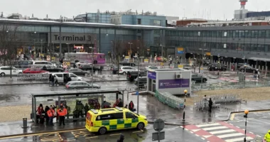 Többen vért hánytak és sokan rosszul lettek a Heathrow reptéren, miután valaki könnygázt fújt a levegőbe