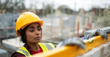 Nagyszerű hírek a fizetéseket illetően Nagy-Britanniában - 3 éve nem emelkedtek ilyen gyorsan a reálbérek