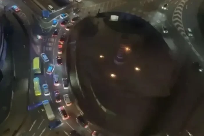 Lövöldözés egy teltházas birminghami klubban – egy férfi az életéért küzd Lövöldözés egy teltházas birminghami klubban – egy férfi az életéért küzd