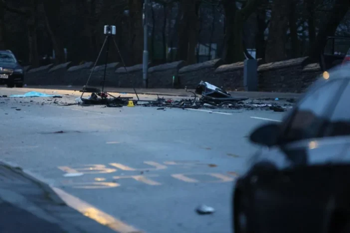 Horrorbaleset Angliában - 4-en meghaltak egy súlyos frontális ütközésben Boltonban