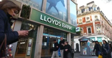 136 bankfiókot zár be hónapokon belül a Lloyds Nagy-Britanniában