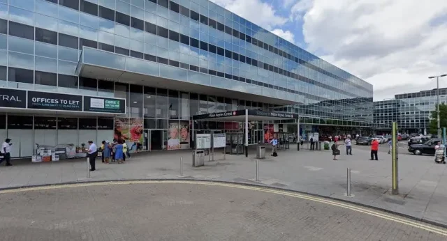 Fegyveres férfit lőttek le a rendőrök az egyik forgalmas angliai vasútállomáson