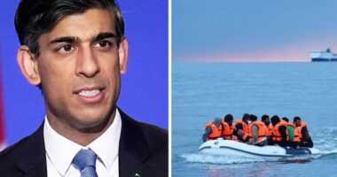 A brit kormány 5000 fontot fog kifizetni bizonyos személyeknek, ha figyelmeztetik a migránsokat, hogy ne jöjjenek át a csatornán kishajókon