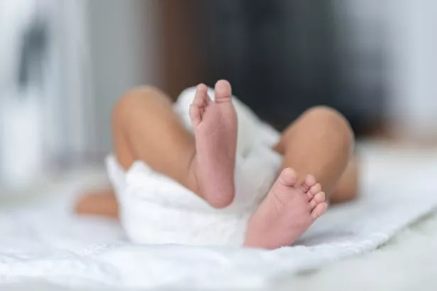 Megrázó részletek derültek ki az Angliában "halálra rázott" kisbaba halálának körülményeiről Megrázó részletek derültek ki az Angliában "halálra rázott" kisbaba halálának körülményeiről