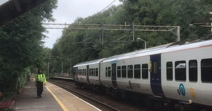 Tragédia Manchester közelében: két 16 éves fiú halt meg a vasúti síneken Tragédia Manchester közelében: két 16 éves fiú halt meg a vasúti síneken