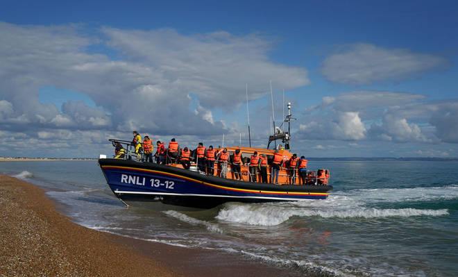 Nagyszabású mentőakció a csatornán a brit partoknál – legalább 3 ember meghalt és több, mint 40 személyt kellett kimenteni 3