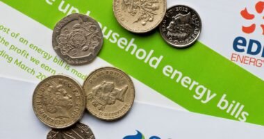 £200-ot is kaphatnak háztartások tömegei Nagy-Britanniában, a drasztikusan emelkedő energiaárak miatt