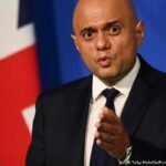 A brit egészségügyi miniszter bejelentése: újra jön a vörös lista, és egy újabb, ellenállóbb Covid variáns terjed